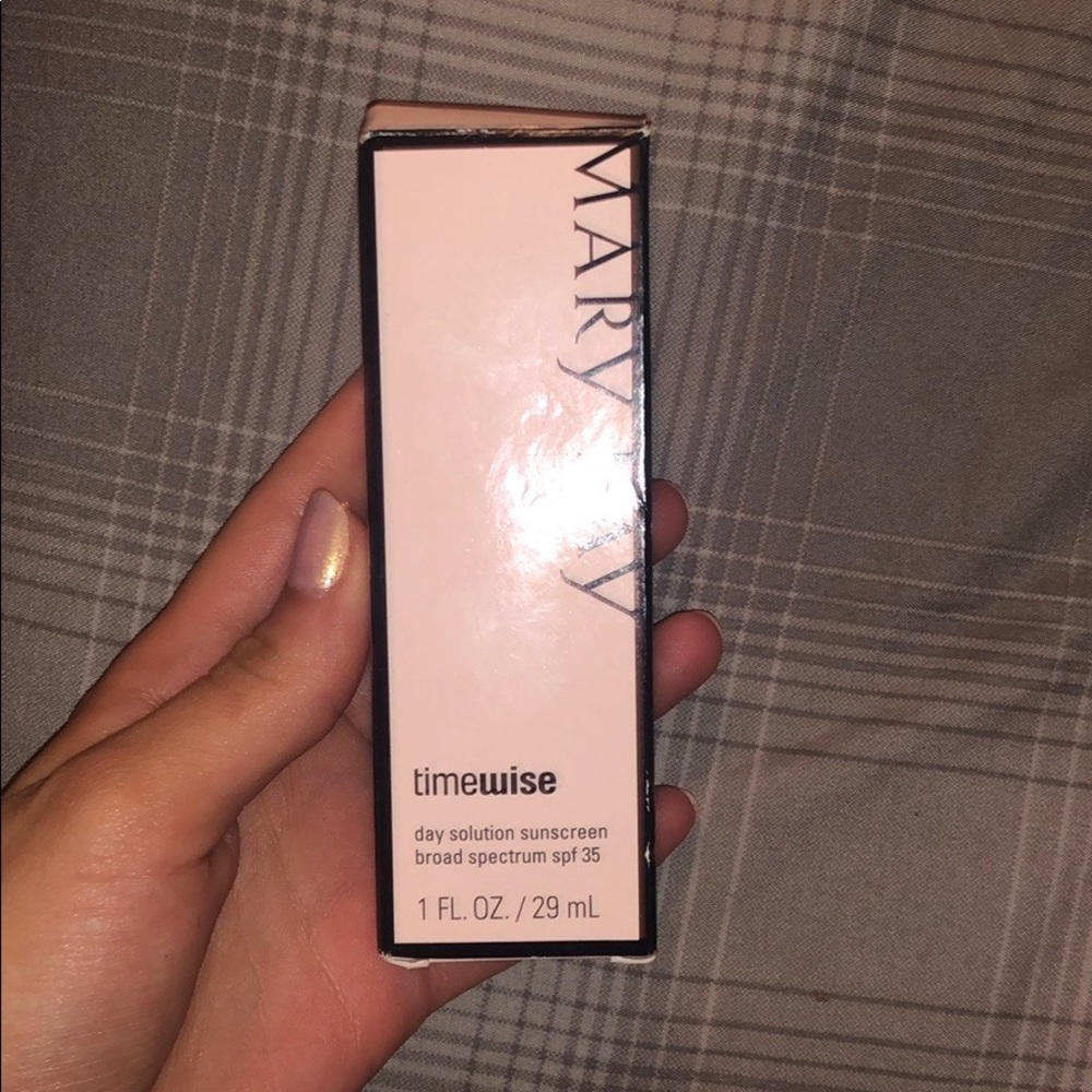 Mary Kay day solution sunscreen